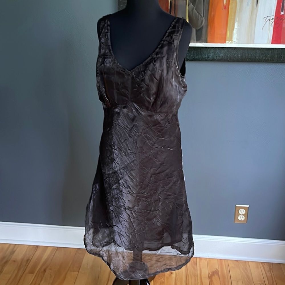 Barbara Lesser vintage sheer crinkle lined V front & back neckline slip midi. Md